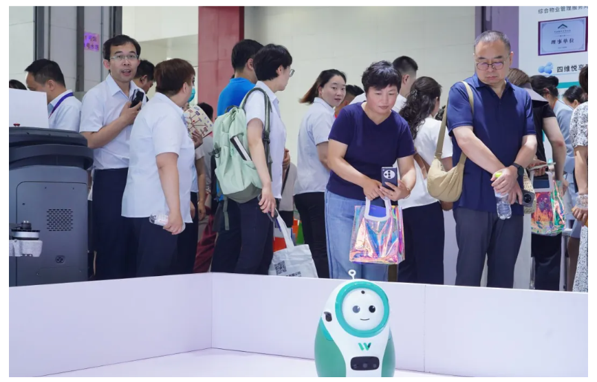 文達通股份攜”數智物業全鏈解決方案”亮相中國物博會,“AI+機器人”定義智慧物業新標桿 文達通股份攜”數智物業全鏈解決方案”亮相中國物博會,“AI+機器人”定義智慧物業新標桿