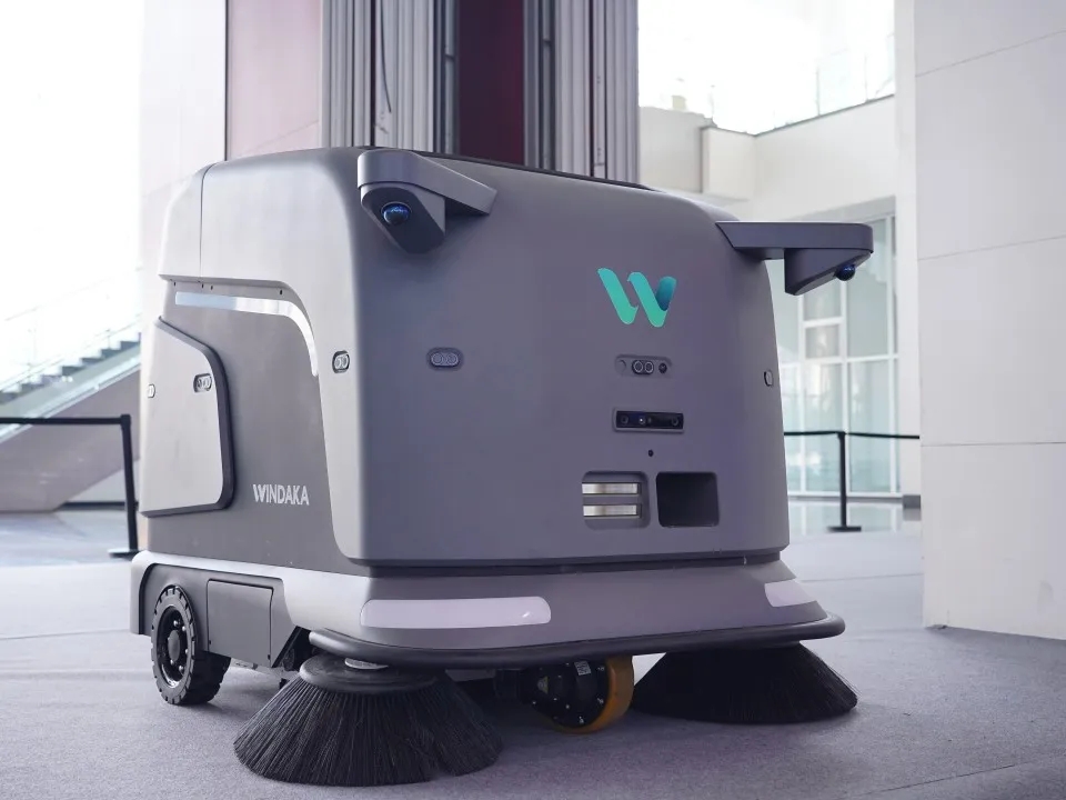 文達通股份發(fā)布全場景服務機器人矩陣：從清潔安防到情感陪伴的“端到端”智慧服務