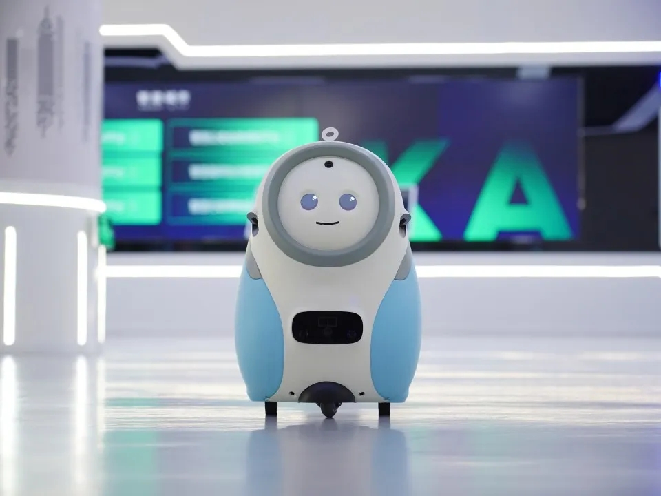 文達通股份發(fā)布全場景服務機器人矩陣：從清潔安防到情感陪伴的“端到端”智慧服務