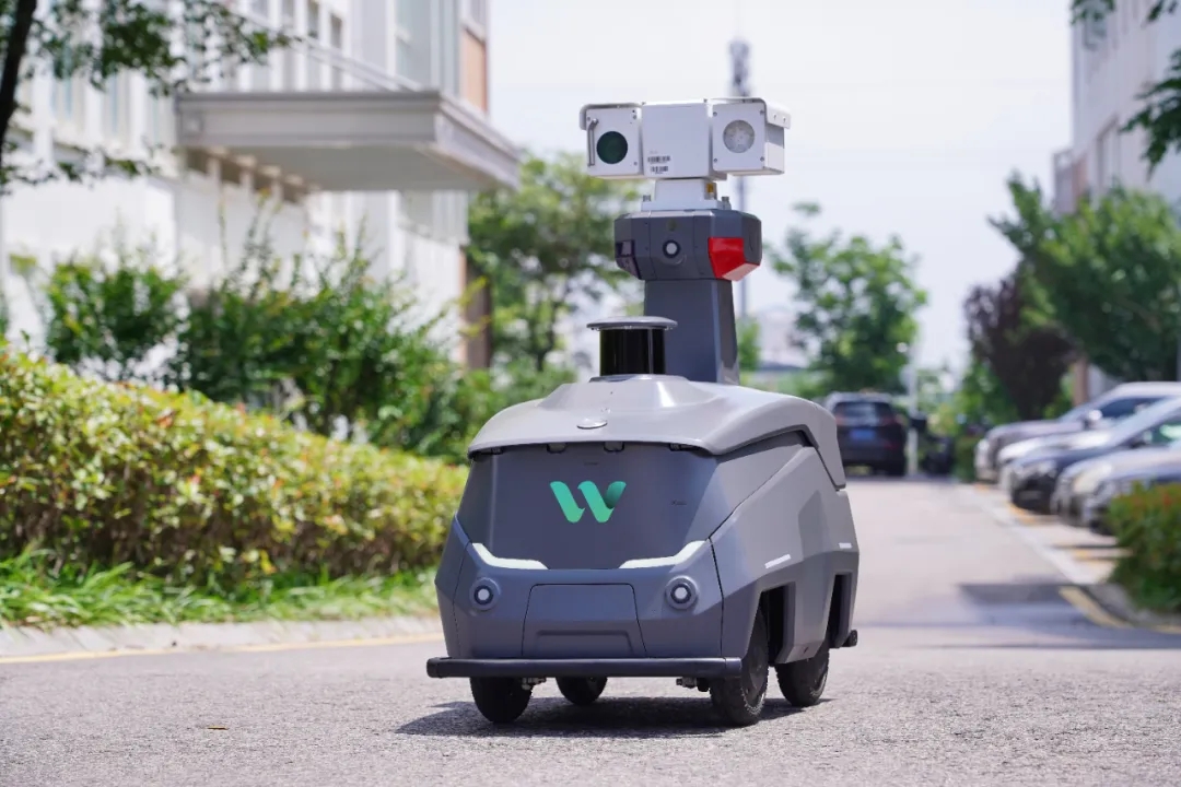 文達通股份發(fā)布全場景服務機器人矩陣：從清潔安防到情感陪伴的“端到端”智慧服務